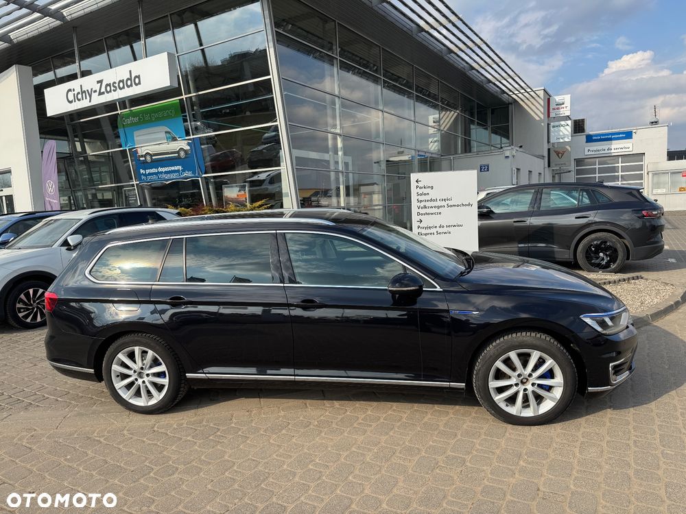Volkswagen Passat - 1