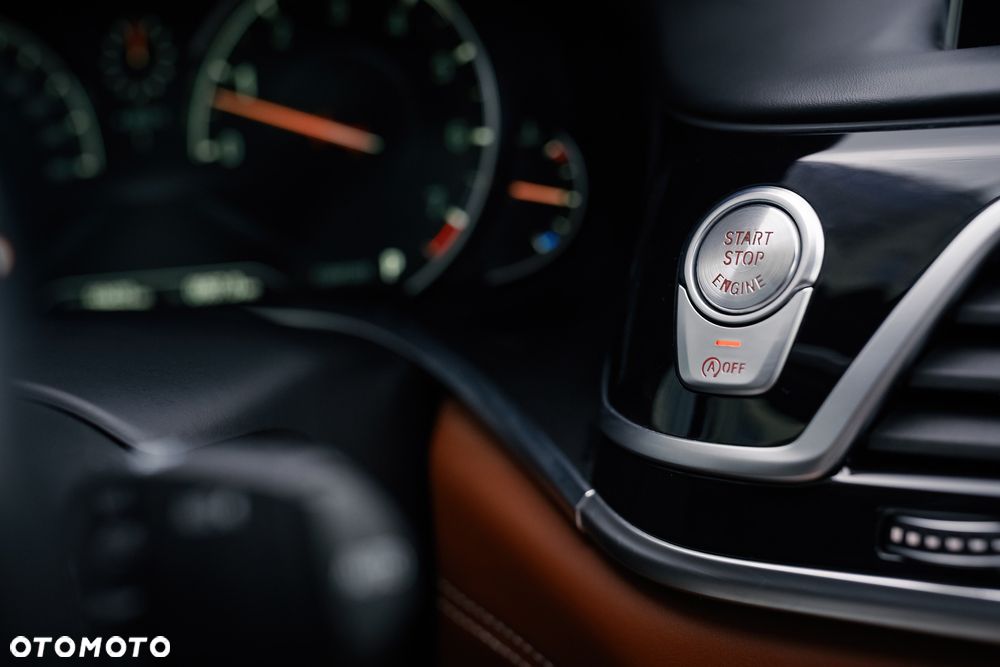 BMW Seria 7 750i - 18