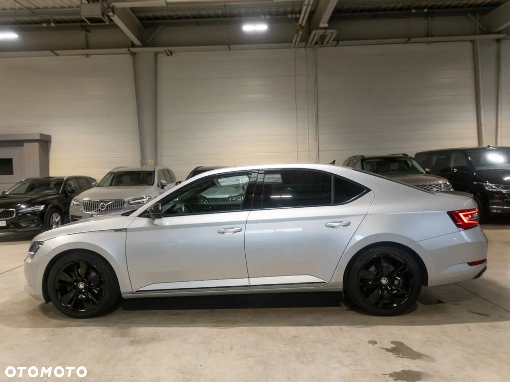 Skoda Superb 2.0 TDI Sportline DSG - 23