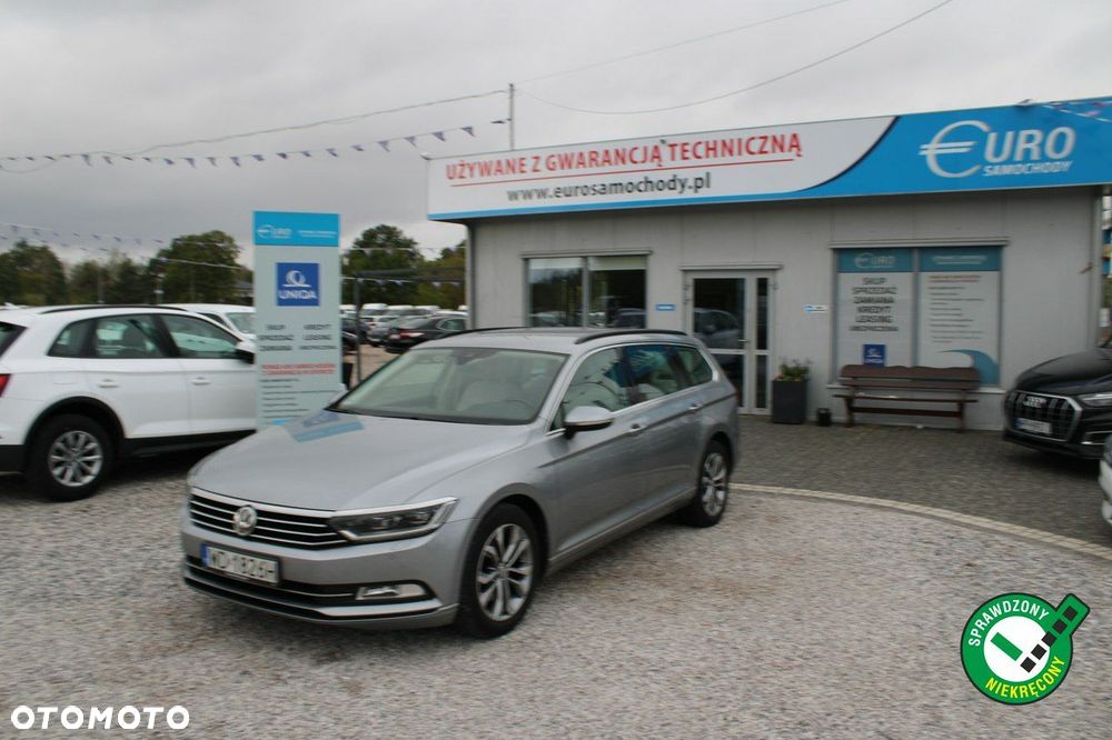 Volkswagen Passat - 1