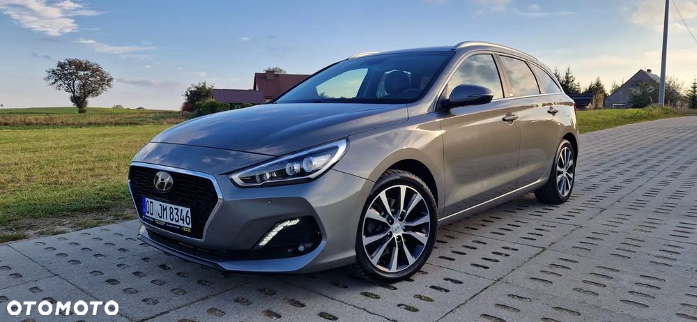 Hyundai i30 1.6 D Premiere Luxury DCT - 3