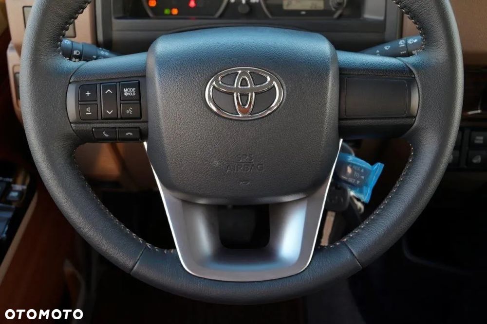 Toyota Land Cruiser - 17