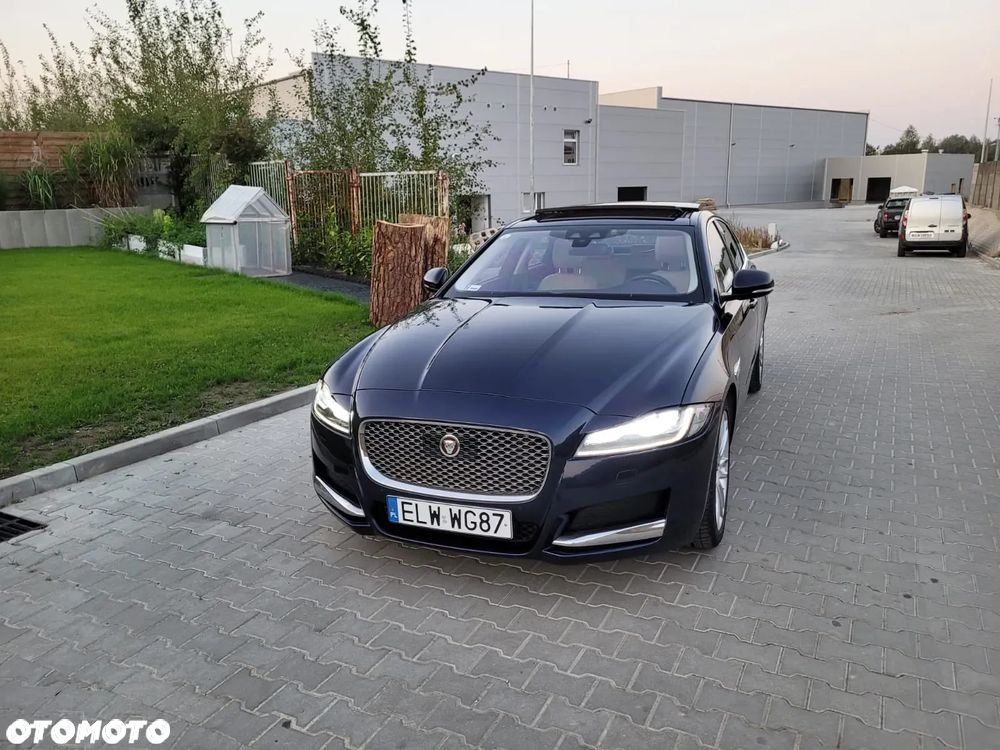 Jaguar XF 20d Prestige - 12