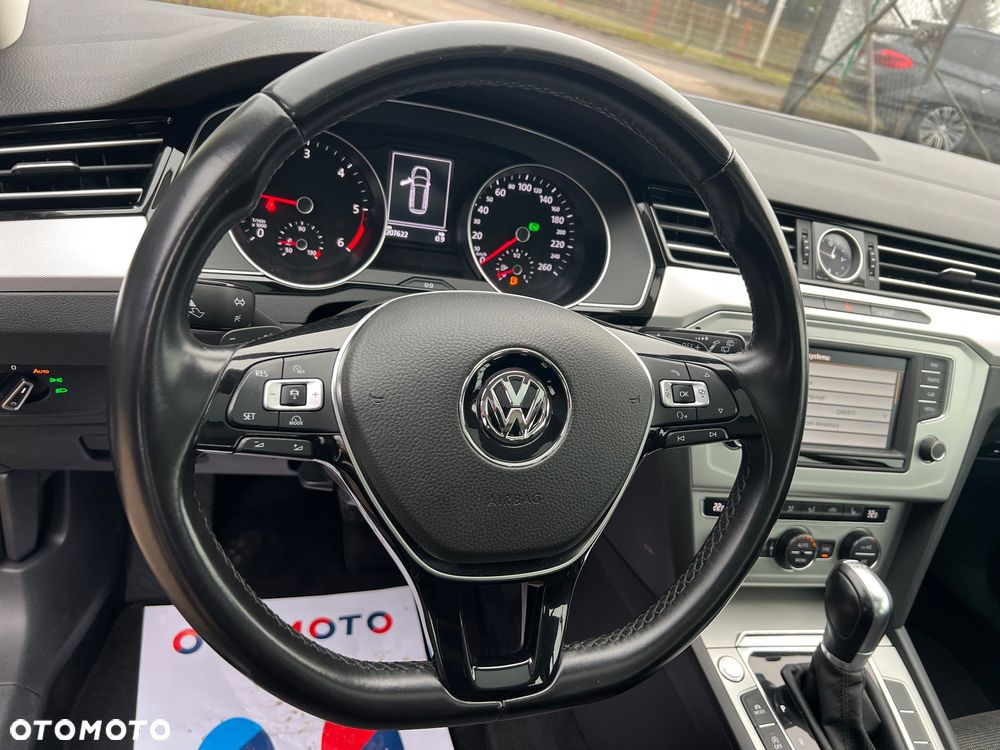 Volkswagen Passat - 27