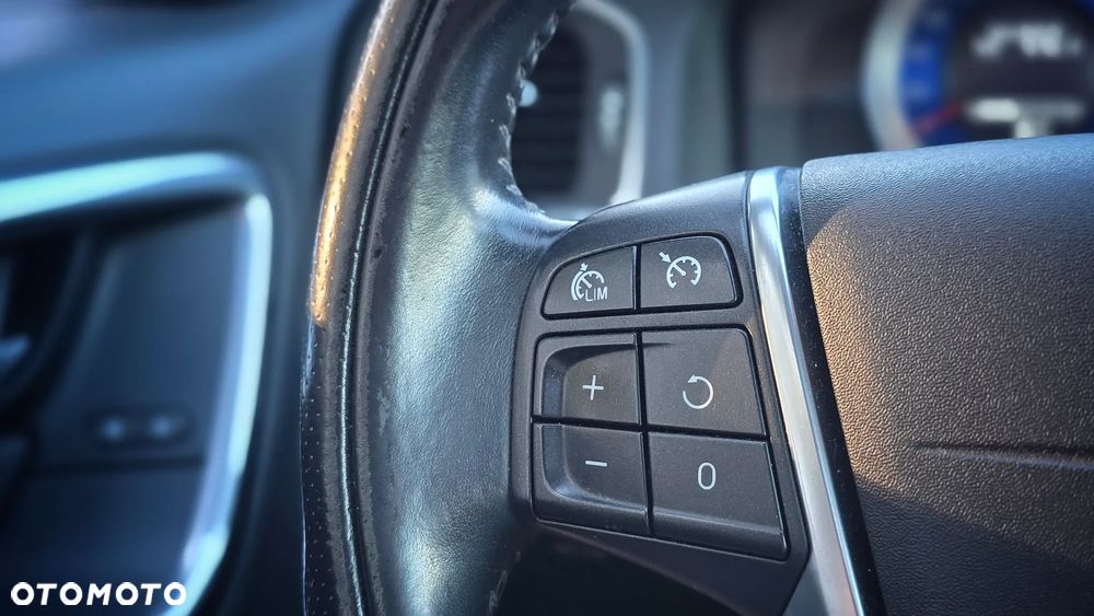 Volvo V60 D2 Momentum - 22
