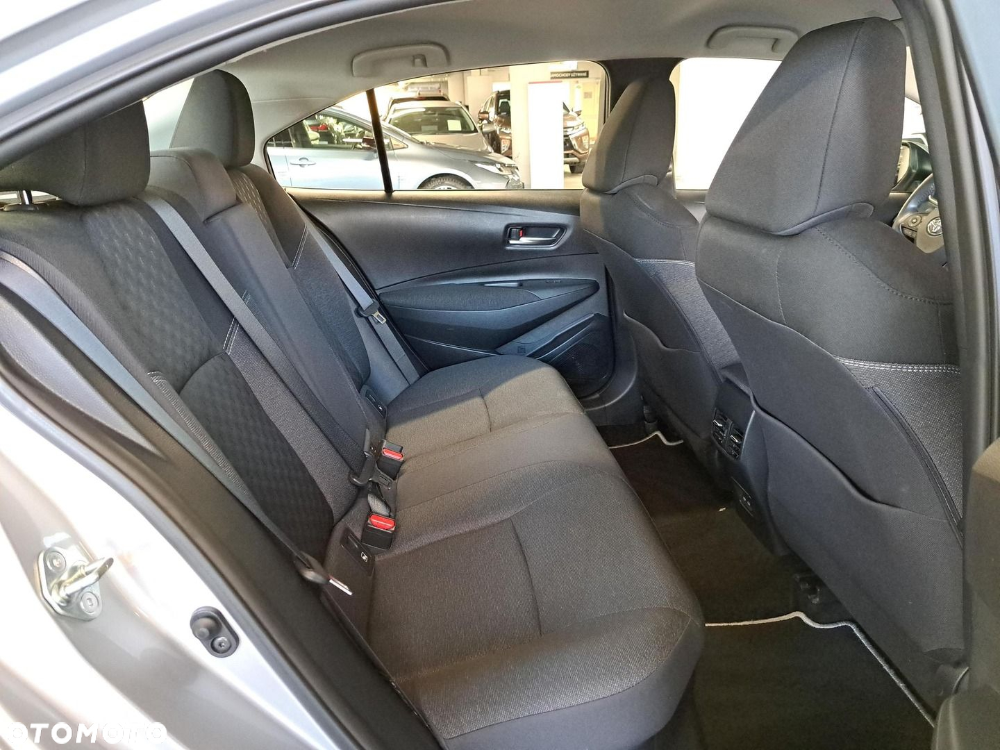 Toyota Corolla 1.8 Hybrid Comfort - 14