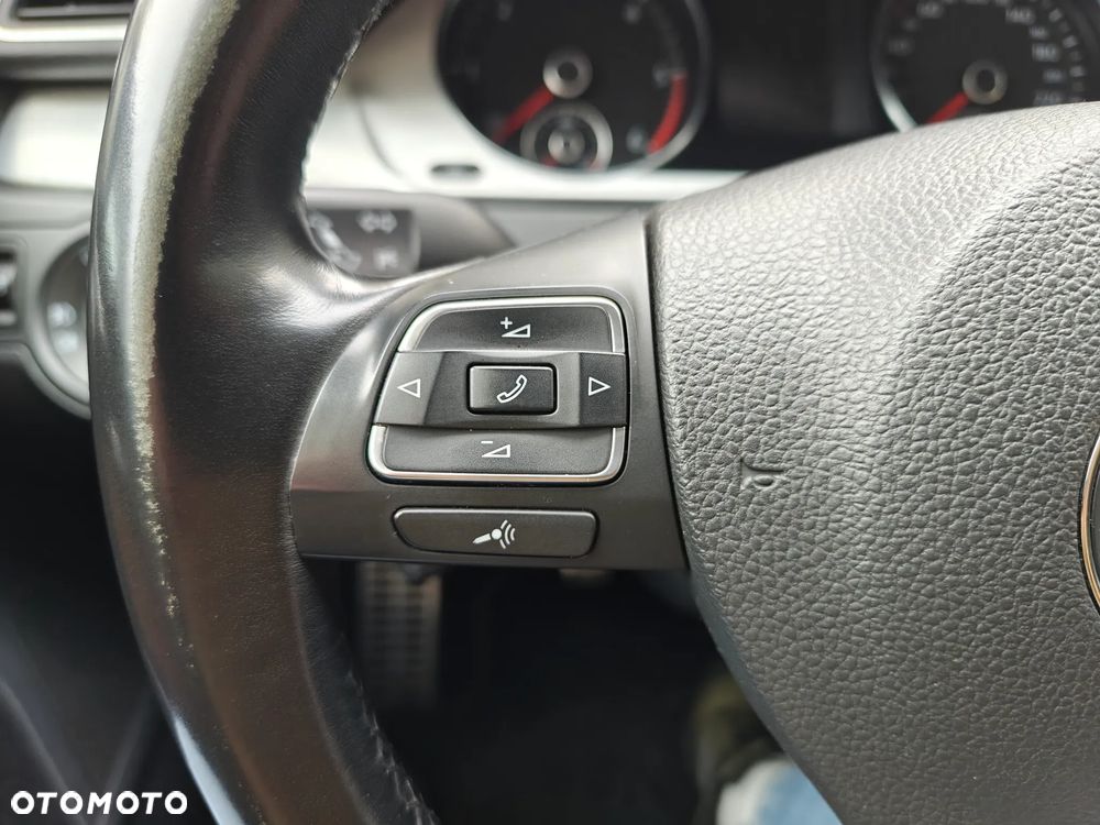 Volkswagen Passat 2.0 TDI Highline - 13
