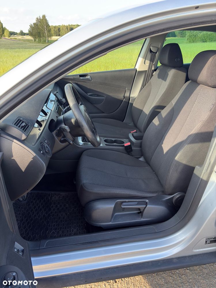 Volkswagen Passat 1.6 Comfortline - 11