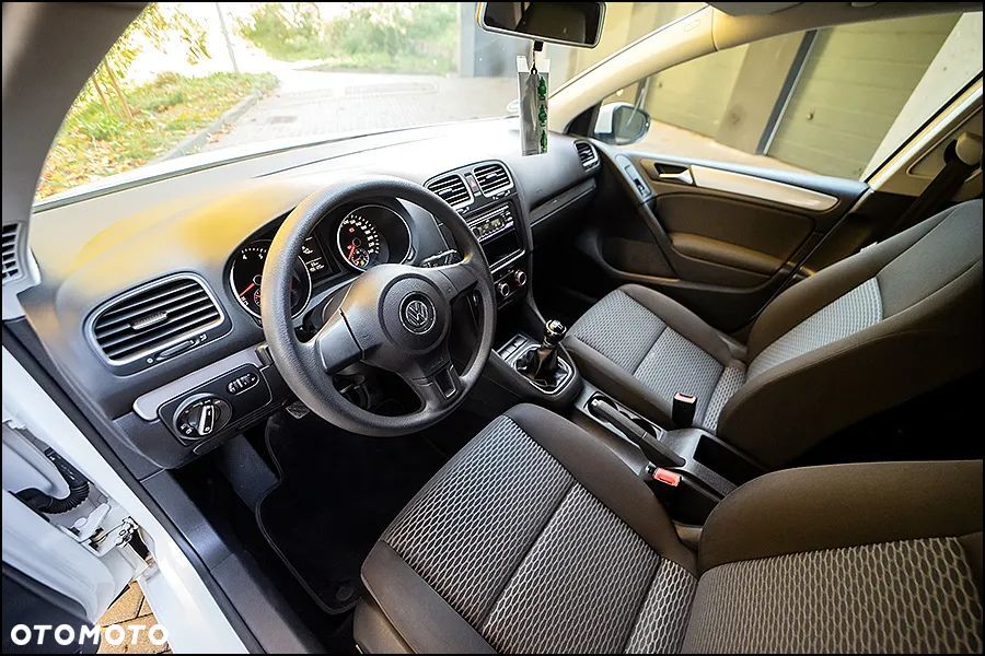 Volkswagen Golf - 6