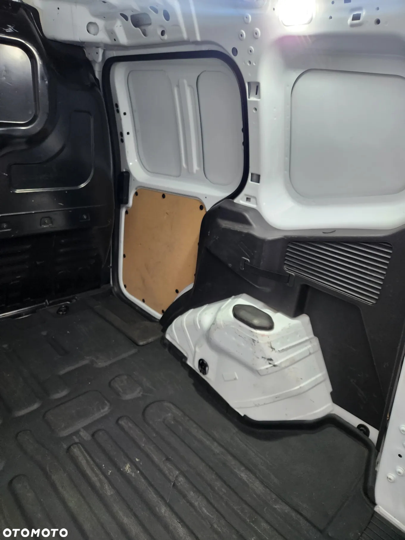 Ford TRANSIT COURIER - 29