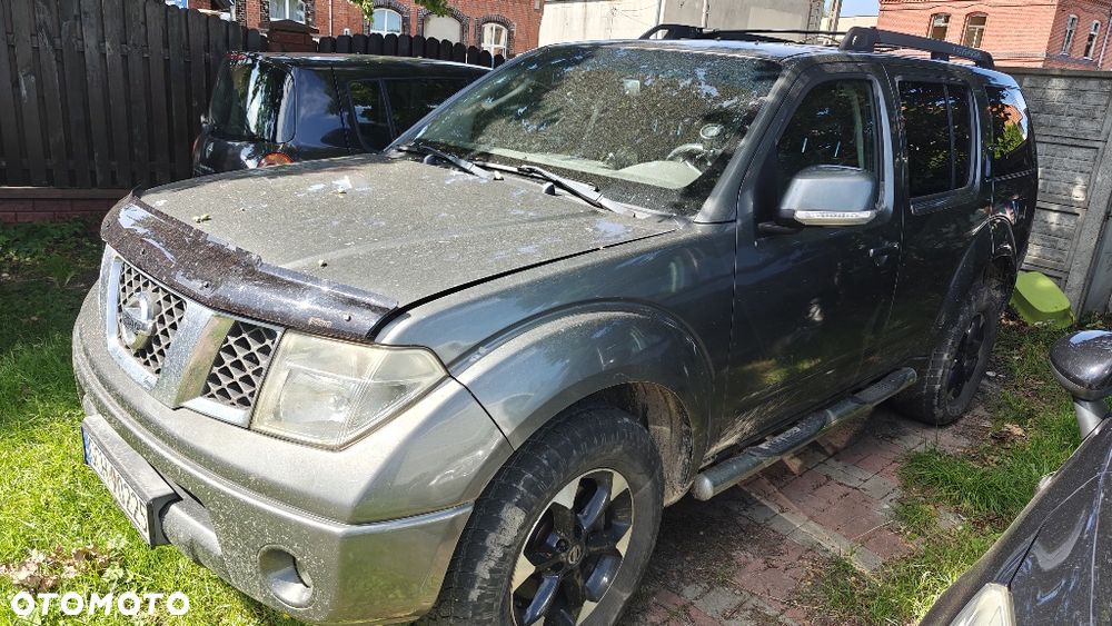 Nissan Pathfinder - 2