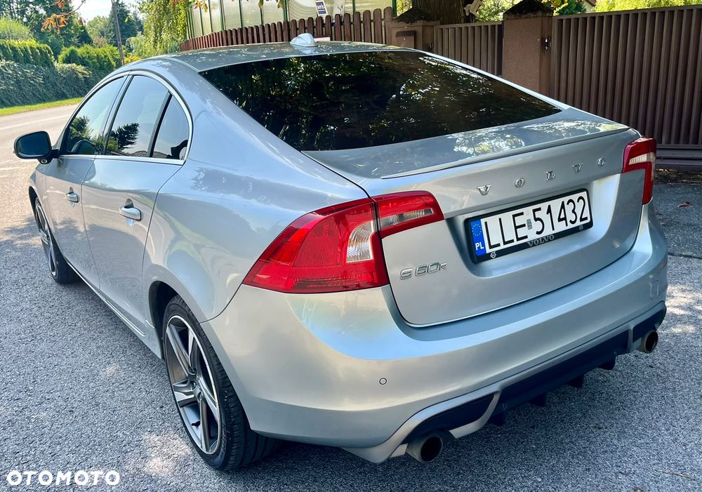 Volvo S60 D2 R-Design - 10