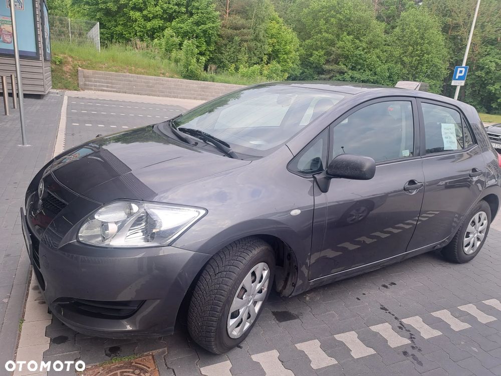 Toyota Auris 1.33 VVT-i Terra - 1