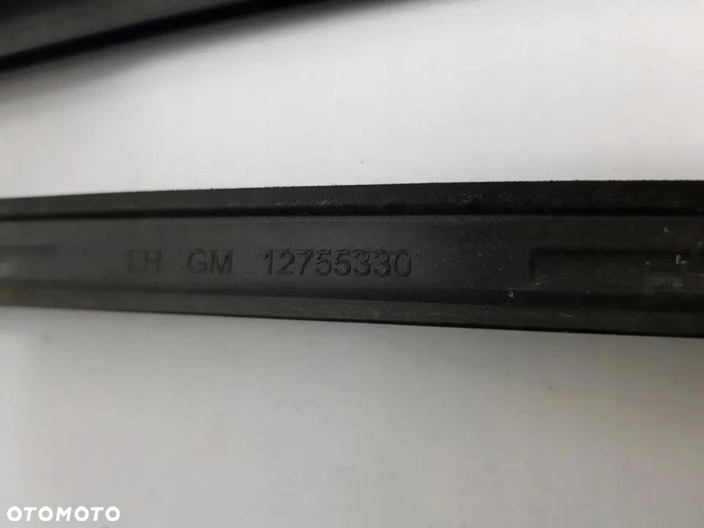 LISTWA ZGARNIAJĄCA SZYBY CZOŁOWEJ PRAWA SAAB 93 - 4