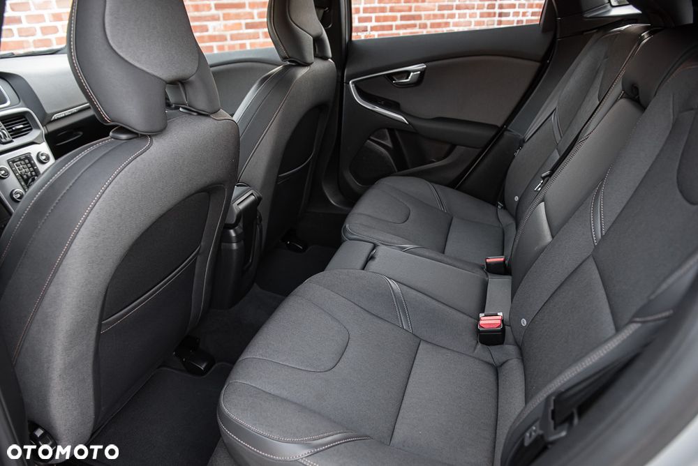 Volvo V40 Cross Country D2 Momentum - 25