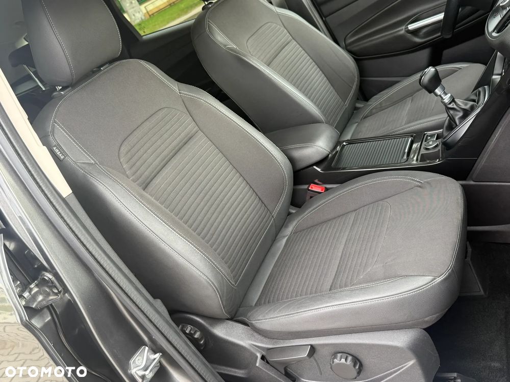 Ford Kuga 2.0 TDCi 4x4 Titanium - 37