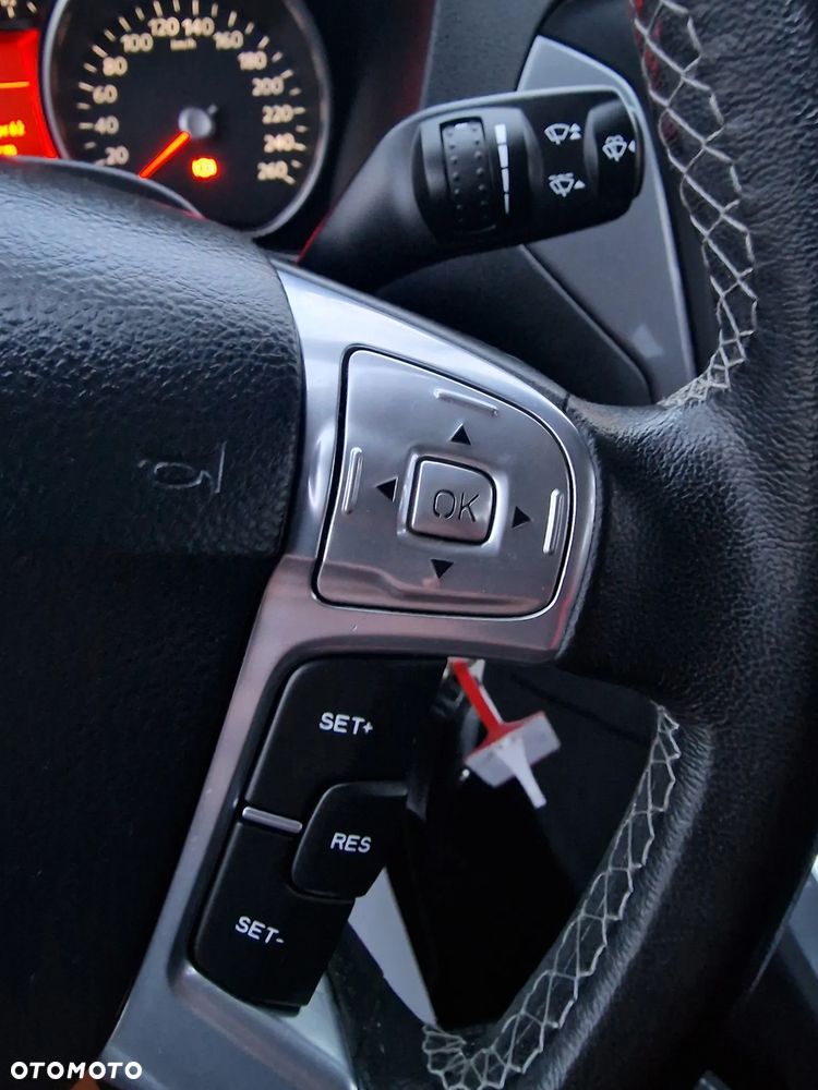 Ford Mondeo - 32