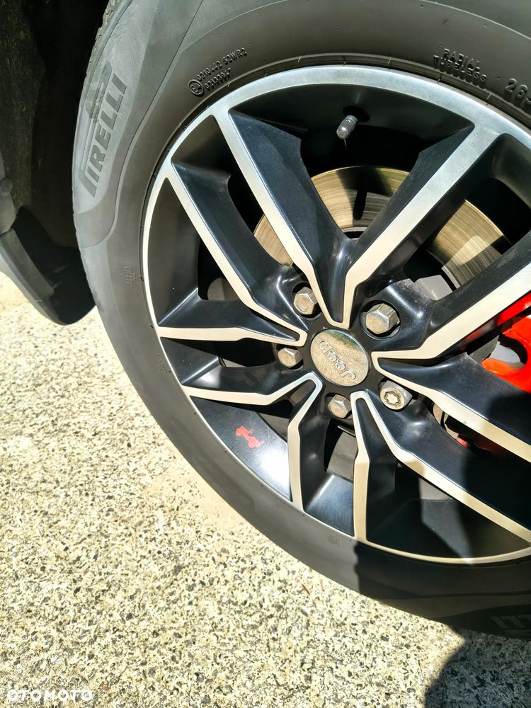 Jeep Grand Cherokee - 13