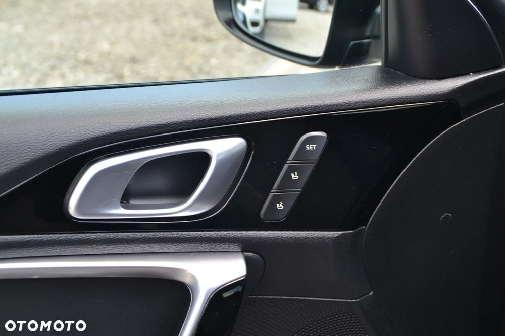 Kia Ceed 1.6 GDI DCT OPF Platinum - 17