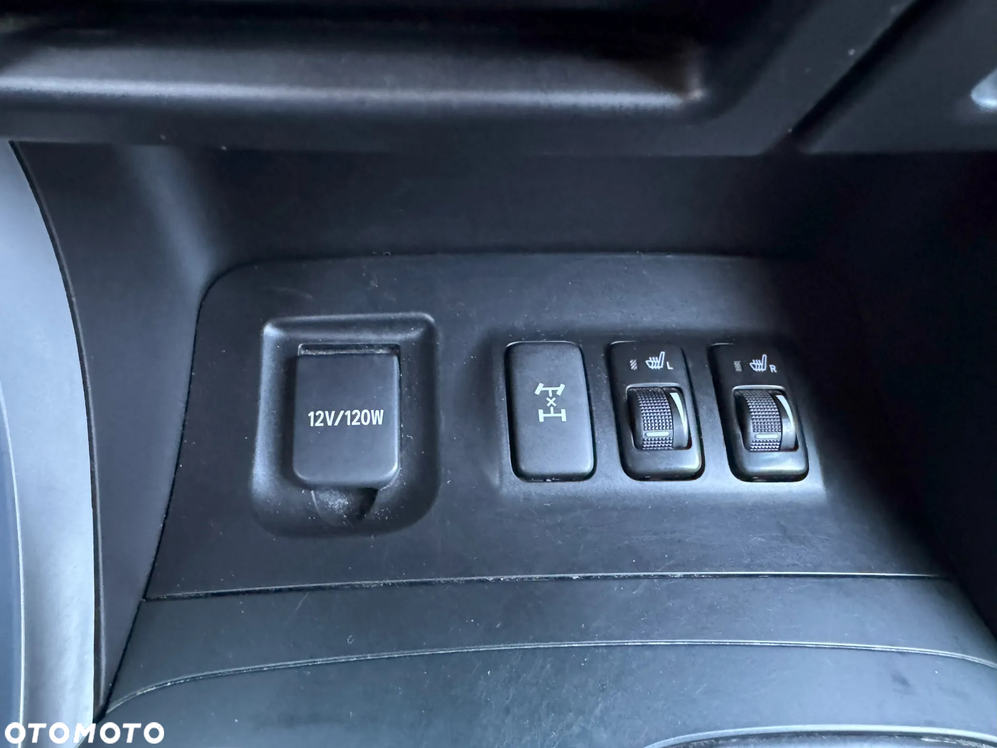 Toyota Land Cruiser - 12