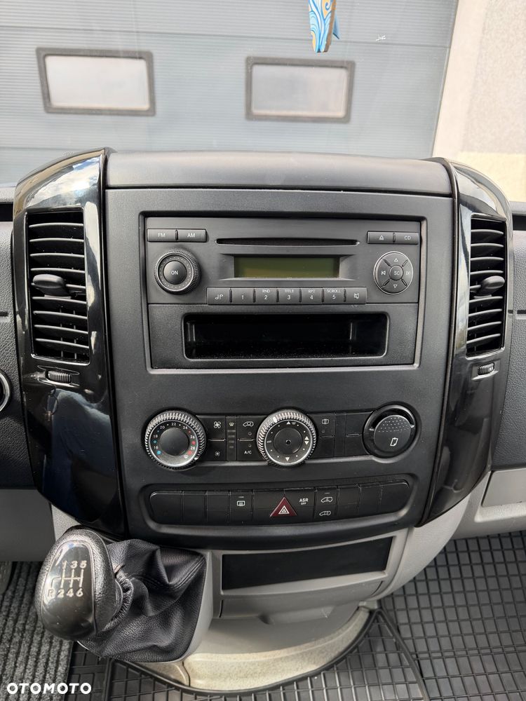 Mercedes-Benz Sprinter - 22