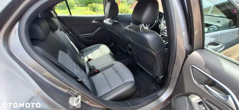 Mercedes-Benz GLA 180 Activity Edition - 22