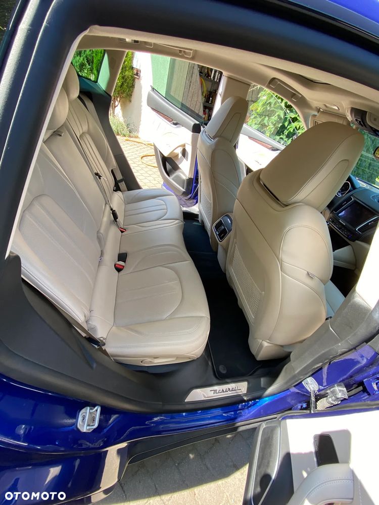 Maserati Levante S - 11