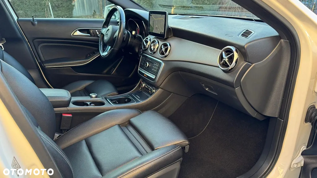 Mercedes-Benz GLA 250 4Matic 7G-DCT AMG Line - 13