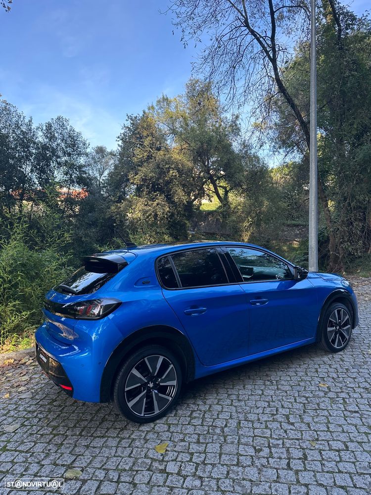 Peugeot e-208 GT - 14