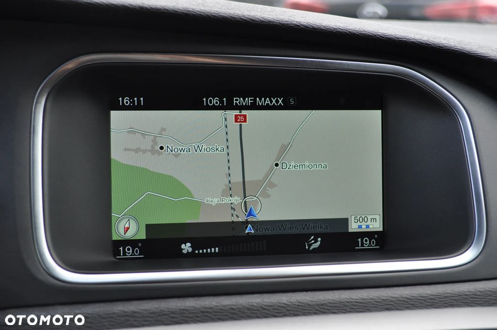 Volvo V40 T2 Momentum - 19