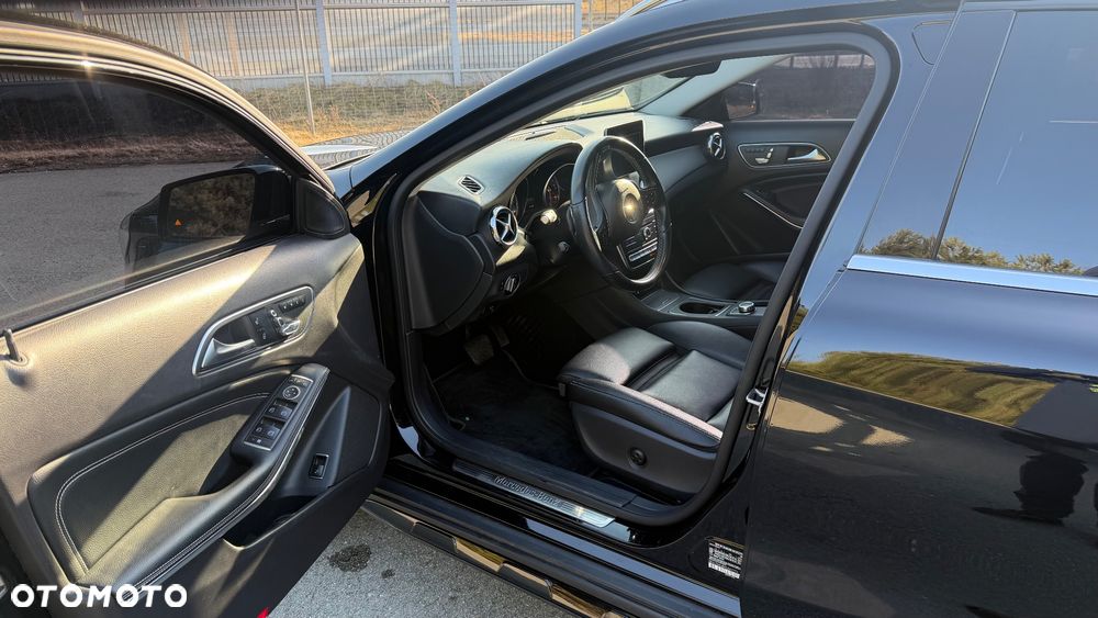 Mercedes-Benz GLA 250 4Matic 7G-DCT AMG Line - 9