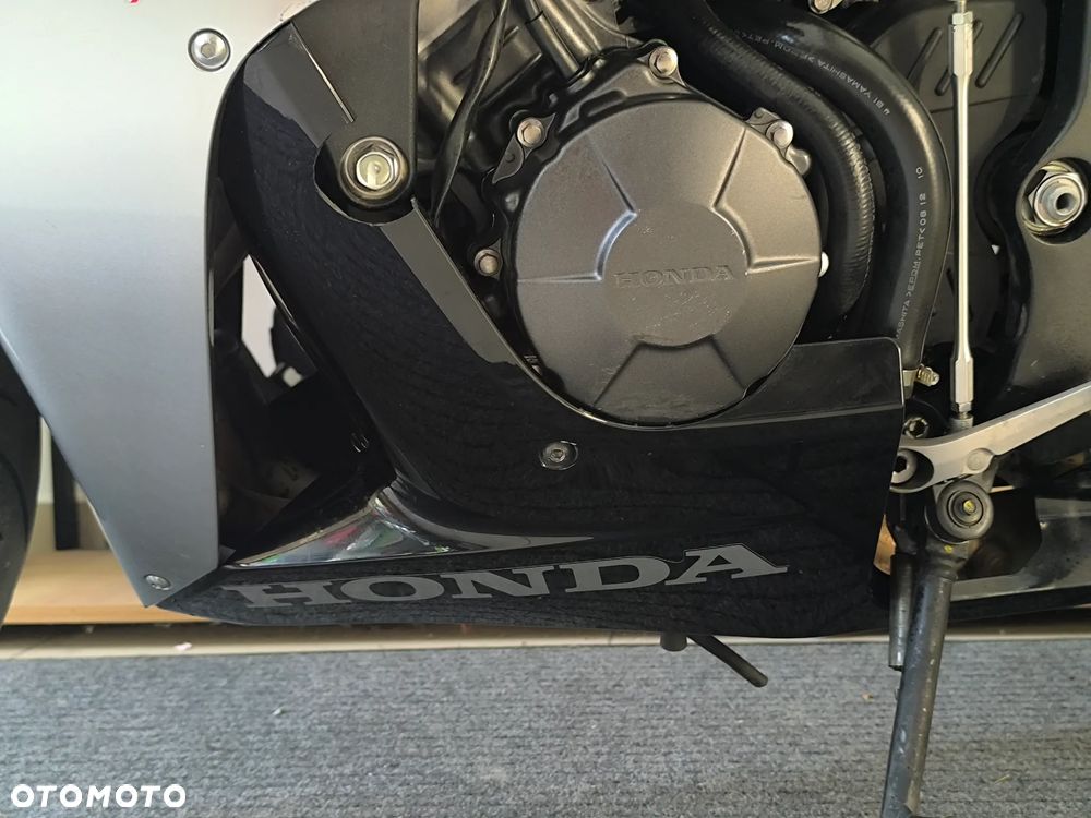 Honda CBR - 25