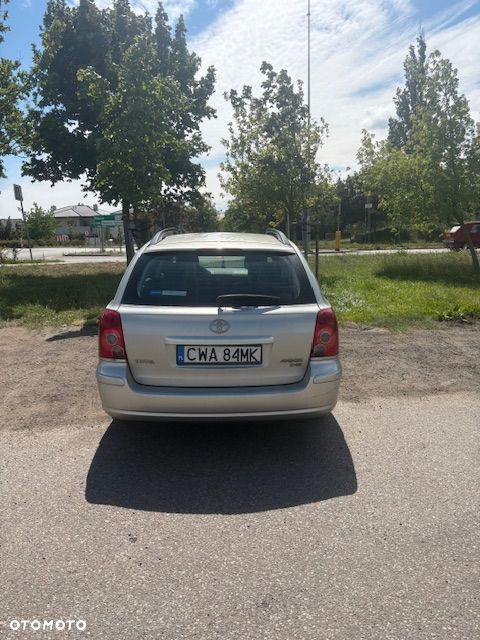 Toyota Avensis 2.0 D-4D Luna - 2