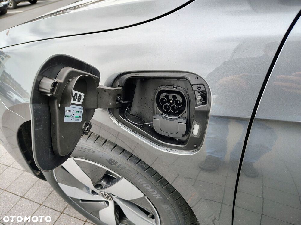 Volkswagen Passat - 13