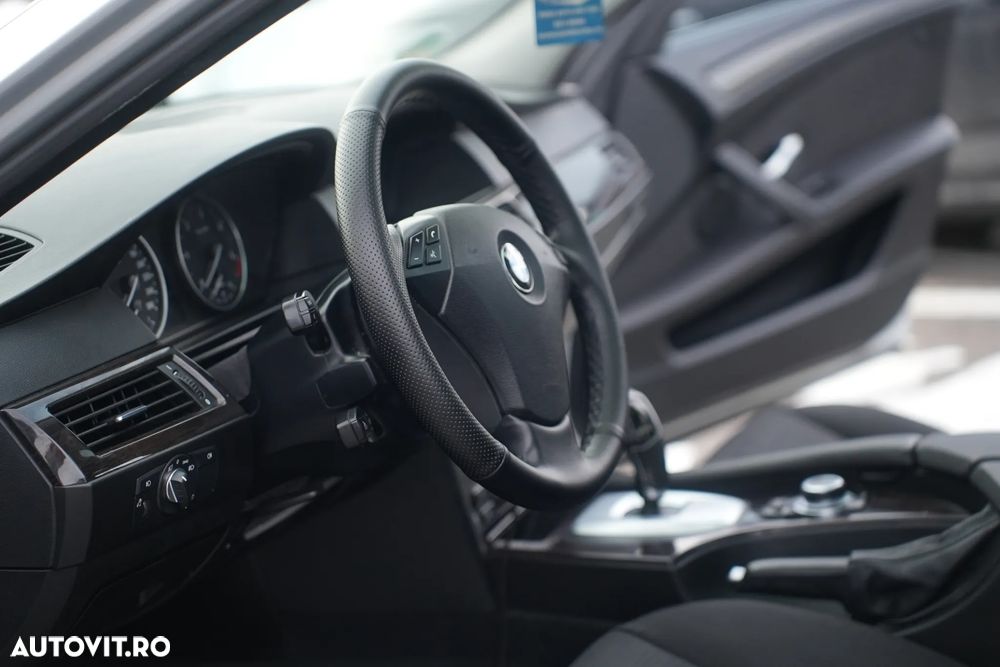 BMW Seria 5 520d Aut. Special Edition - 33