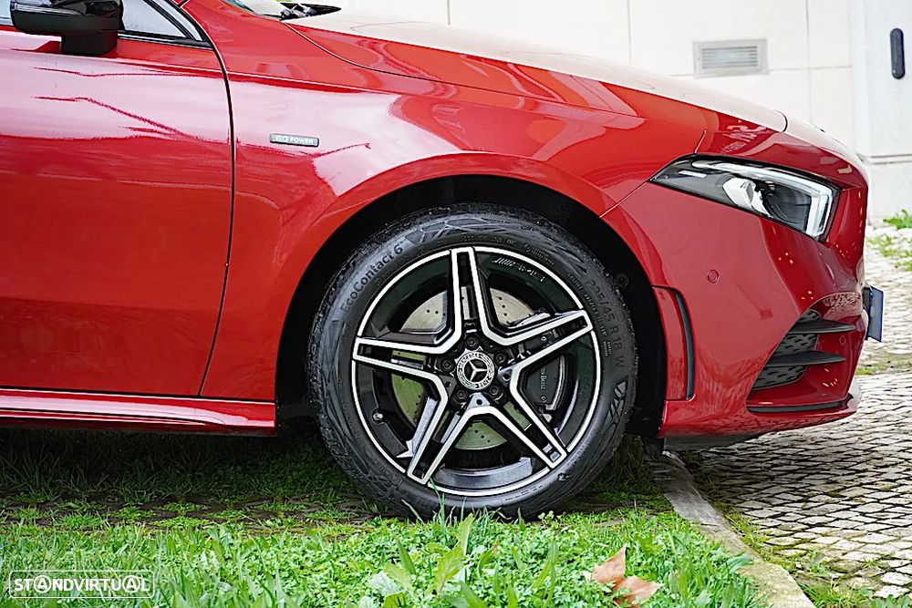 Mercedes-Benz A 250 e AMG Line - 13