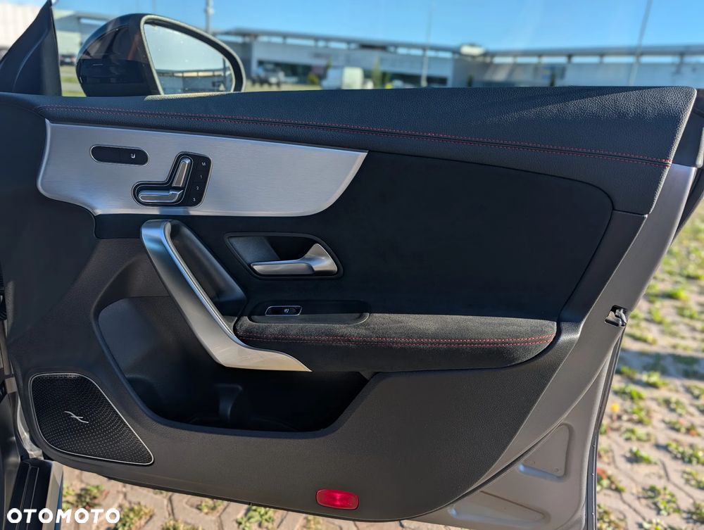Mercedes-Benz CLA - 21