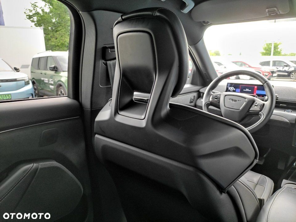 Ford Mustang Mach-E - 15