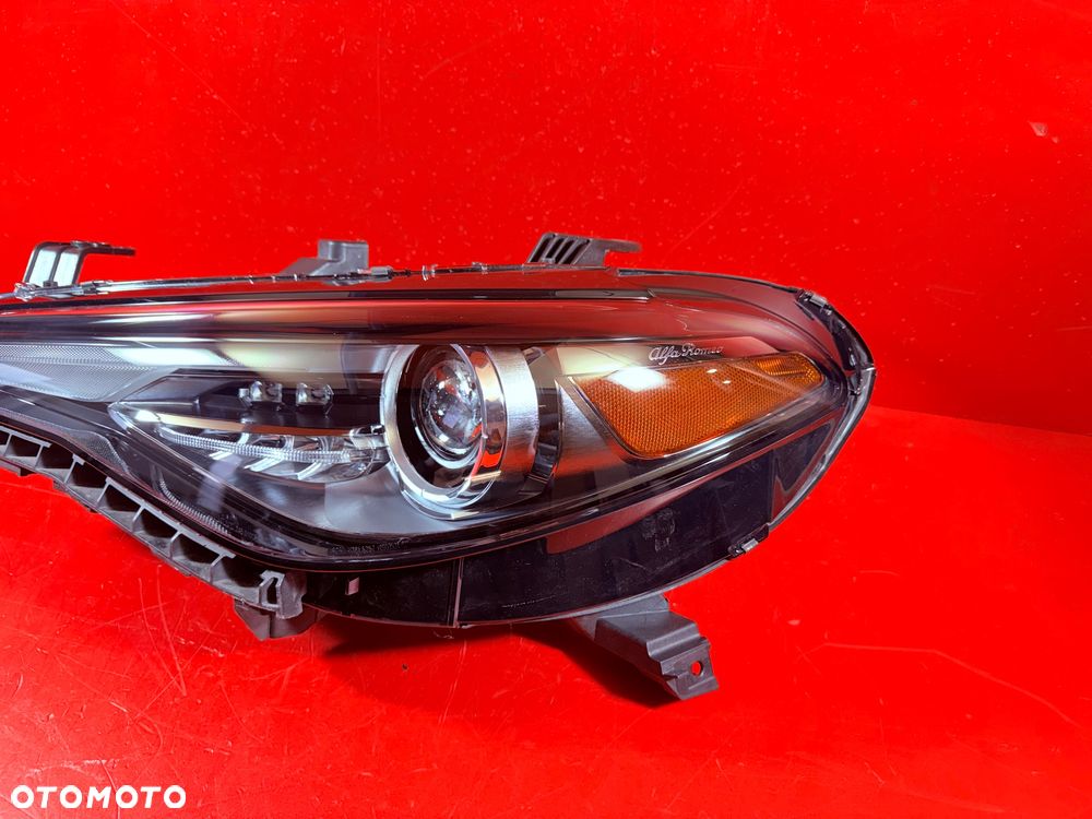 LAMPA LEWA ALFA ROMEO GIULIA LED BI XENON SKRĘTNA 35W USA - 3