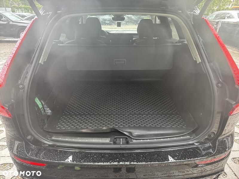 Volvo XC 60 B5 B AWD Plus Dark - 18