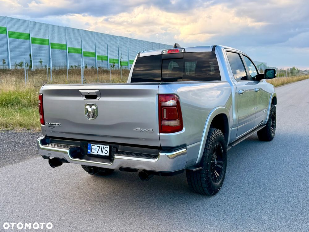 RAM 1500 5.7 Crew Cab Laramie - 9