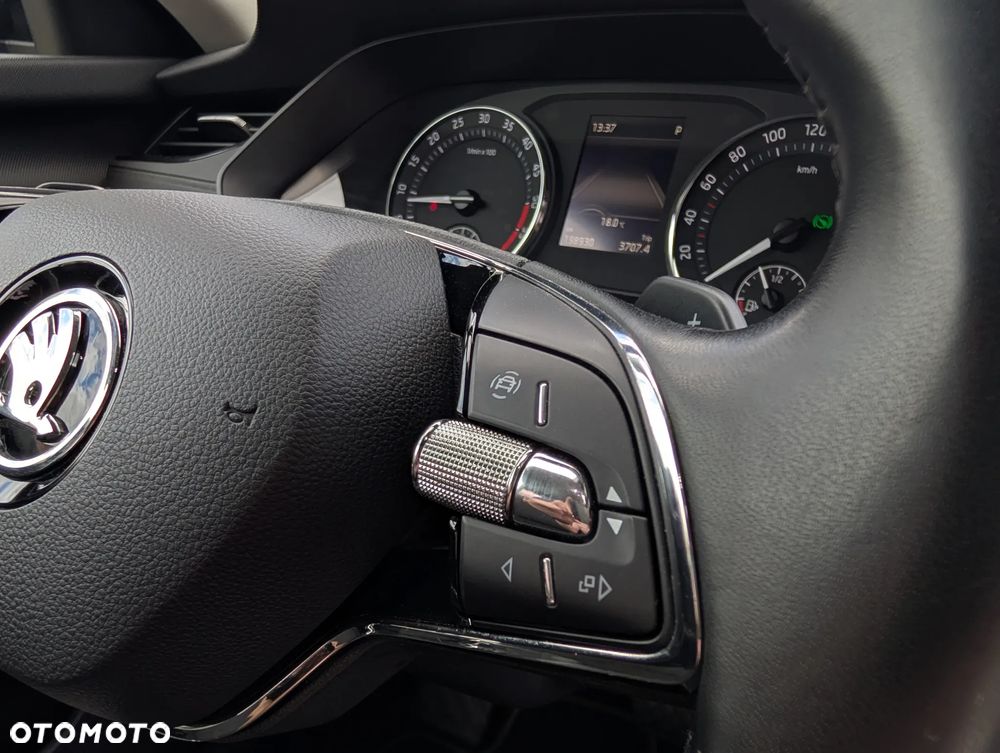 Skoda Octavia 2.0 TDI DSG Ambition - 10