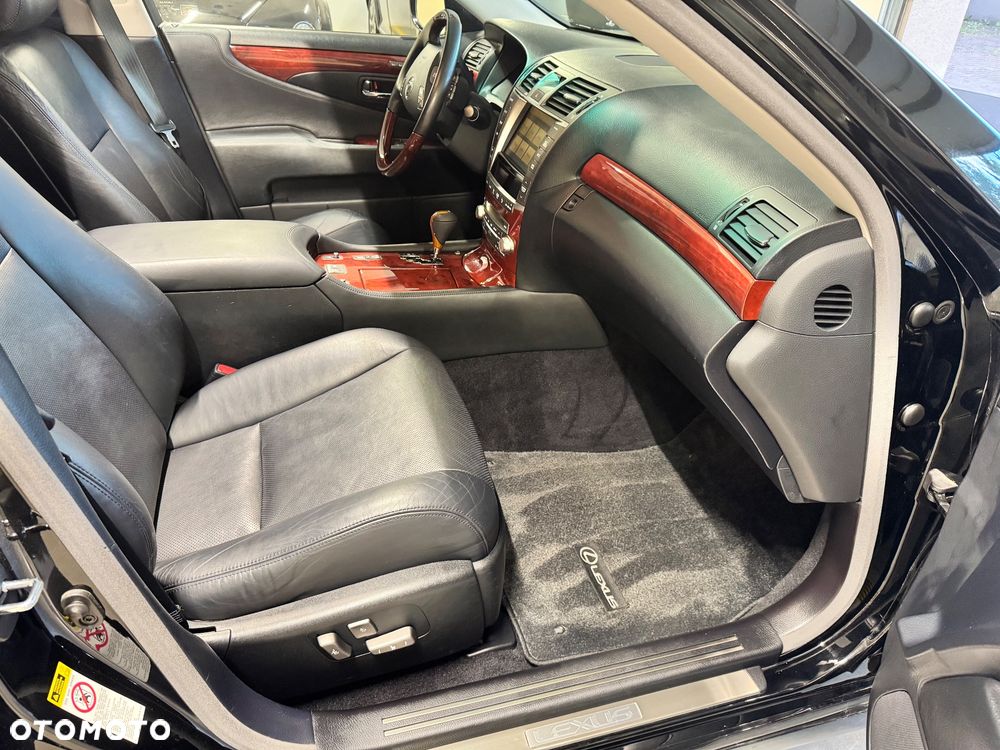 Lexus LS - 33