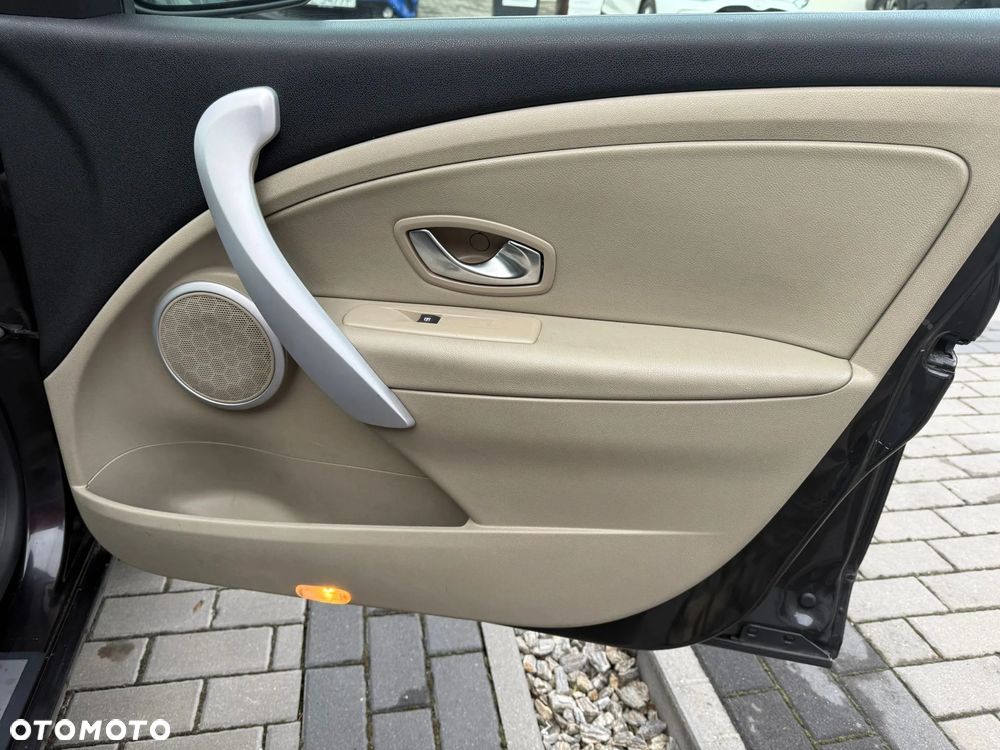 Renault Fluence 1.6 16V Privilege Euro5 - 11