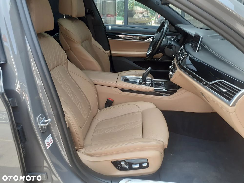 BMW Seria 7 - 39