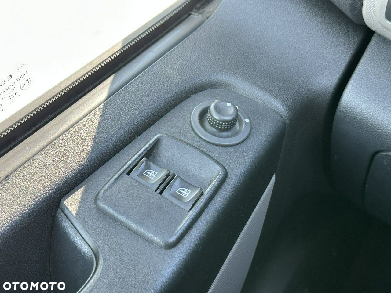Renault Trafic - 25
