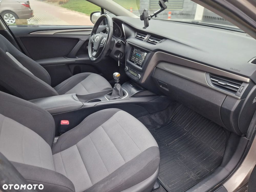 Toyota Avensis 1.6 Premium - 7