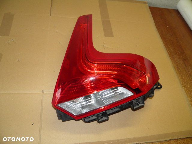 LAMPA TYLNA PRAWA VOLVO V40 XC40 - 8