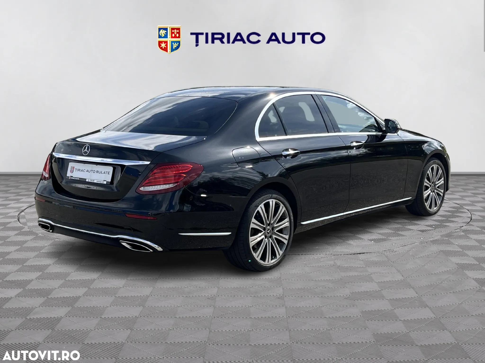 Mercedes-Benz E 300 9G-TRONIC Exclusive - 5
