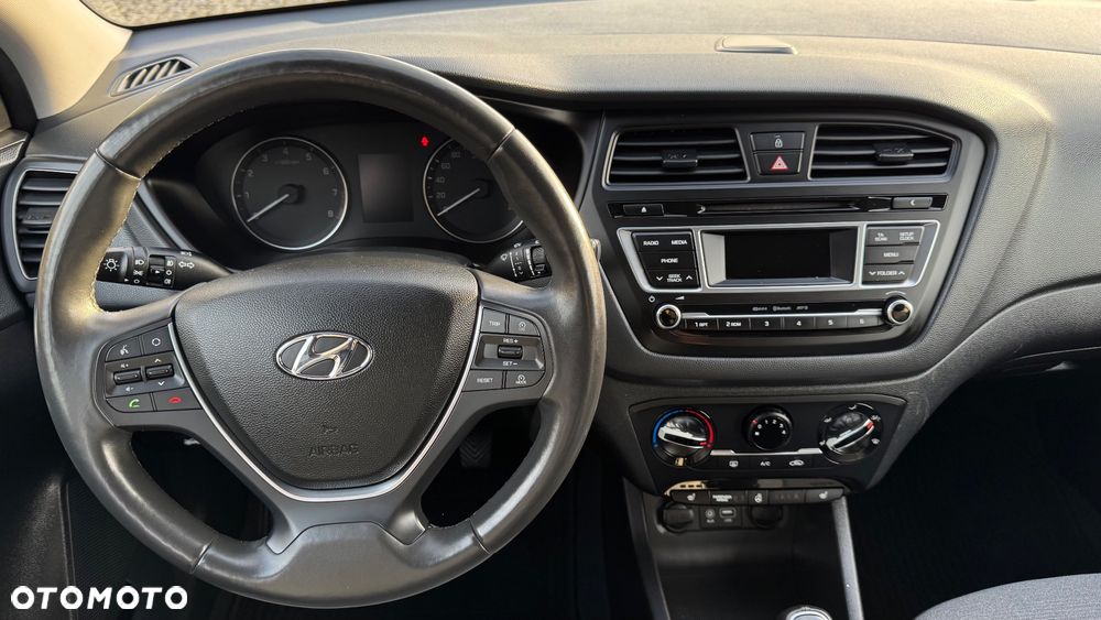 Hyundai i20 blue 1.2 Trend - 23